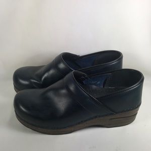 Dansko 38 Black Clogs